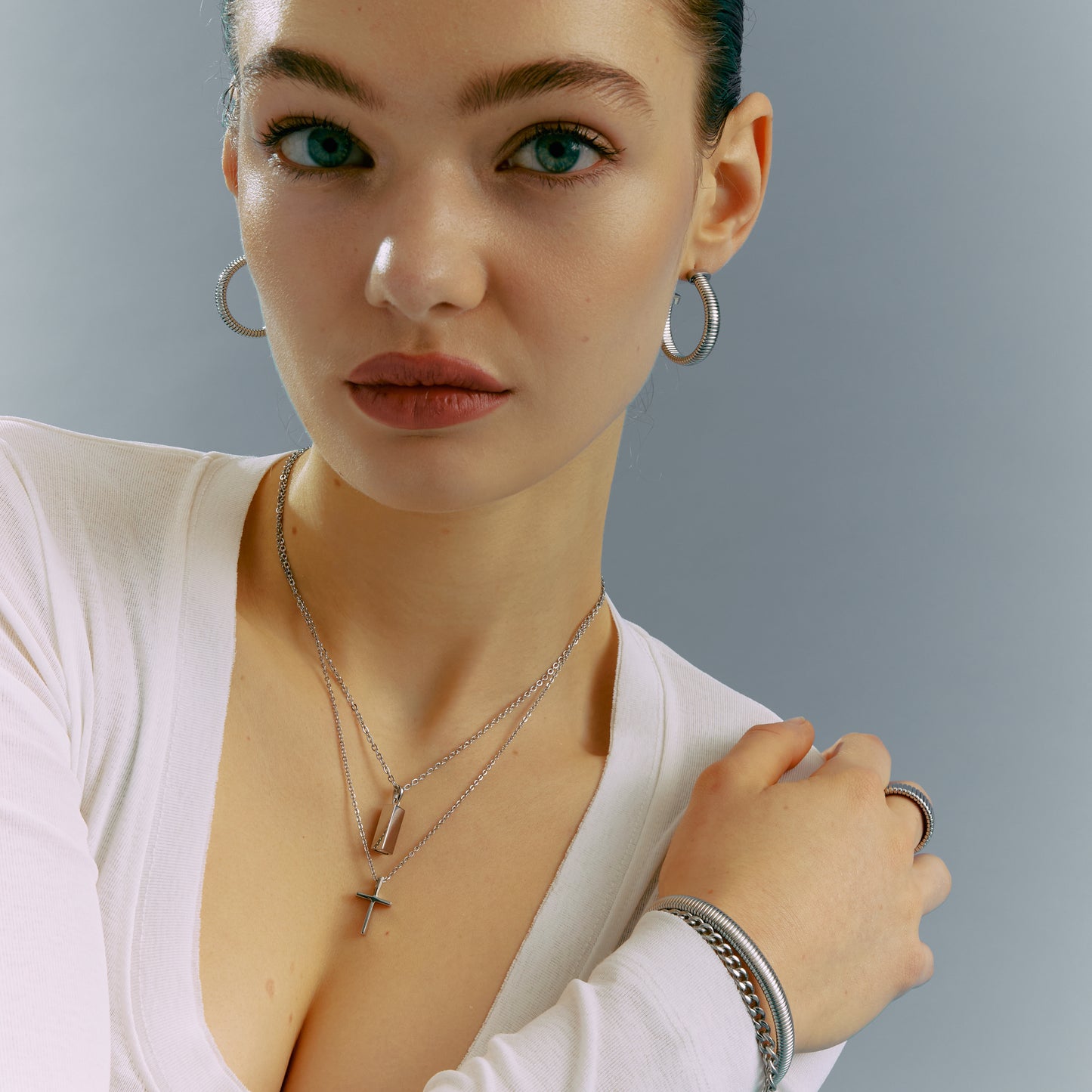 Discrete Mini Urn Bar Pendant