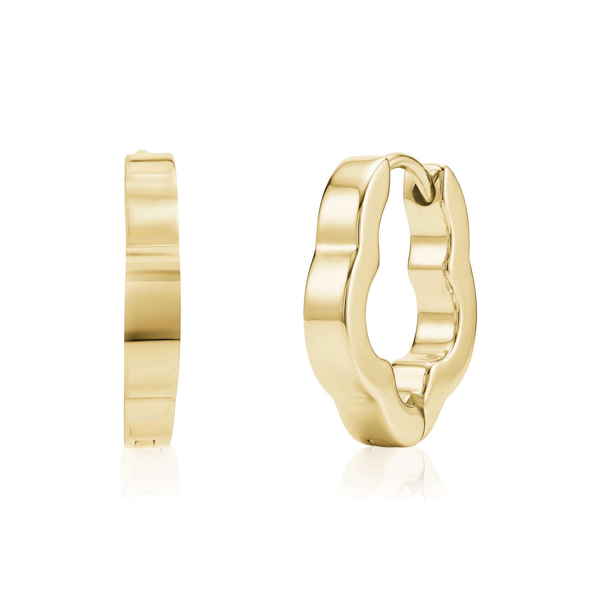 Gold clover-shaped huggie earrings with 16mm outer diameter and 3mm width, shown front and side view